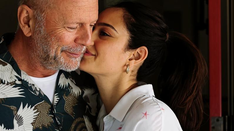 Esposa Bruce Willis, Emma Heming Willis desabafa sobre a demência do ator: "Em luto"