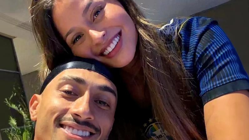 Esposa de Raphinha se manifesta em meio a rumores sobre crise familiar