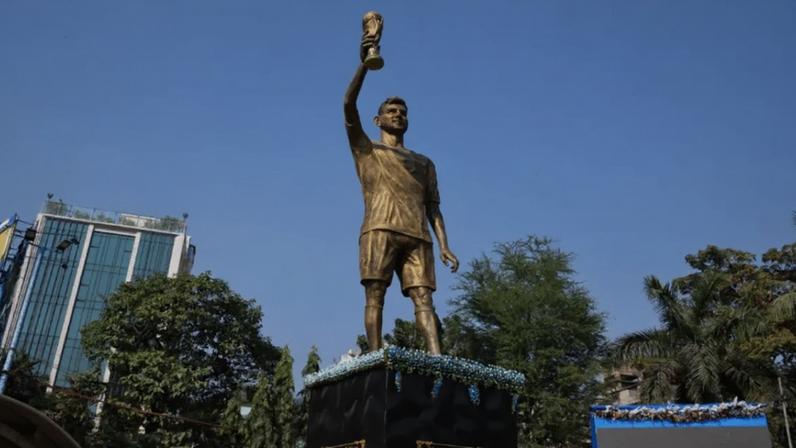 Estátua de Lionel Messi, em Calcutá, na Índia, foi inaugurada em dezembro de 2025