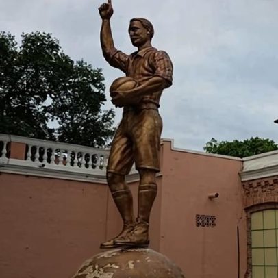 Além de Charles Miller: a história apagada que mudou o futebol brasileiro