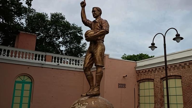 Estátua do escocês Thomas Donohoe, que teria difundido o futebol no Brasil, a partir do Rio de Janeiro
