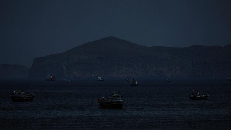 Navios e embarcações no Estreito de Ormuz 22 de abril de 2026 REUTERS/Stringer