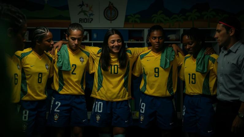 Estrelado por Alice Carvalho e dirigido por Andrucha Waddington, cinebiografia da jogadora Marta inicia as filmagens no Brasil