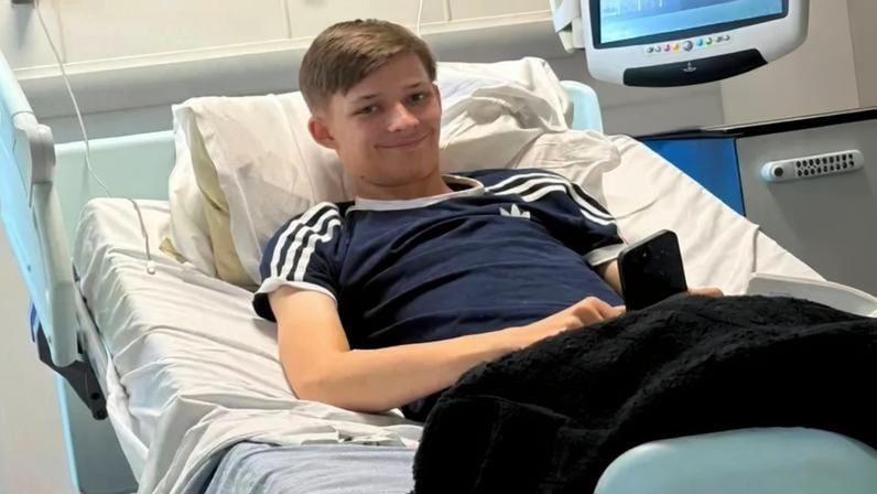 Ethan Harrison foi hospitalizado e tratou leucemia.