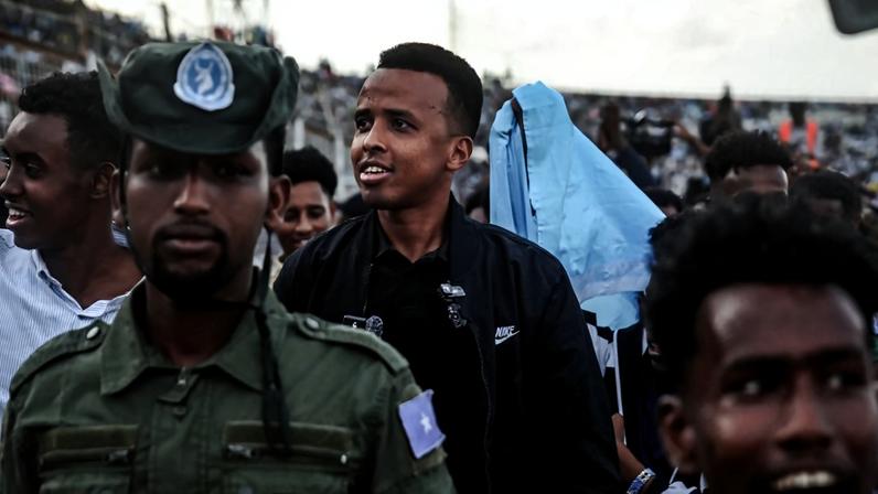 Artan é celebrado em seu país natal (Foto: Hassan Ali Elmi / AFP)