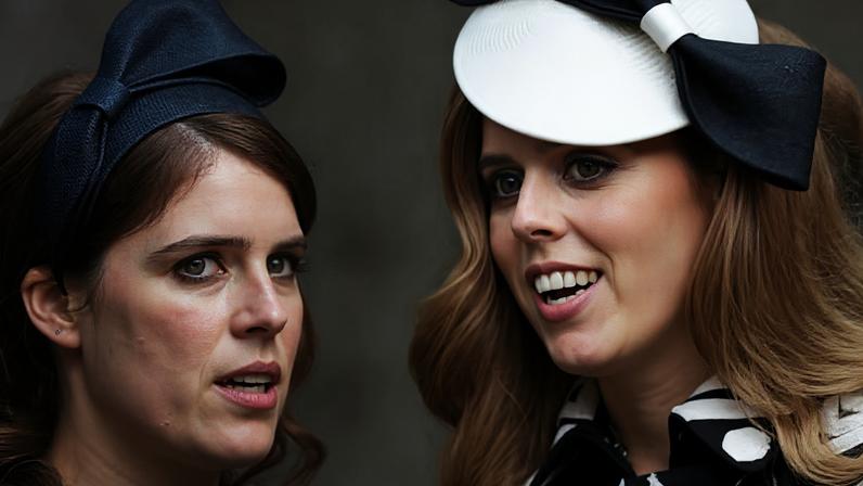 As Princesas Eugenie e Beatrice, filhas de Andrew, em evento da realeza britânica