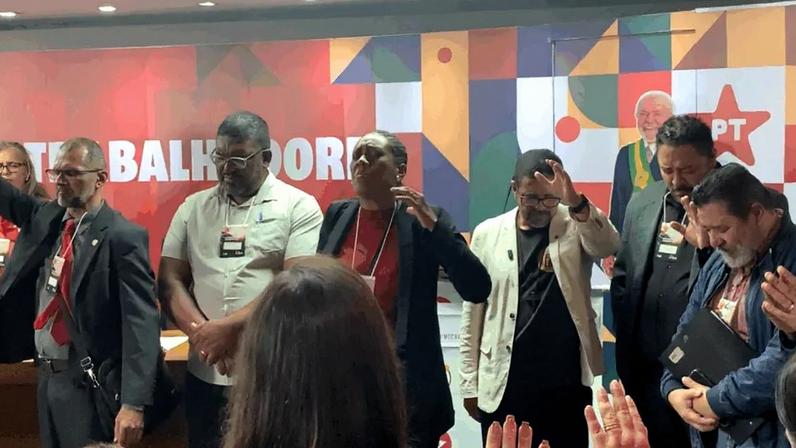 Evangélicos petistas fazem oração durante evento na sede nacional do partido, em Brasília