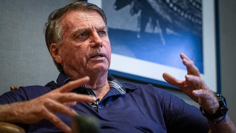 Imagem colorida do ex-presidente Jair Bolsonaro concedendo entrevista ao Metrópoles