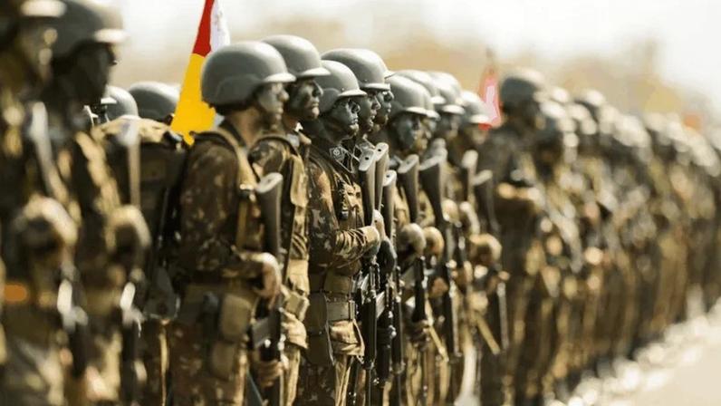Do total bloqueado para o Ministério da Defesa, R$ 1,5 bilhões atingiram diretamente o Exército