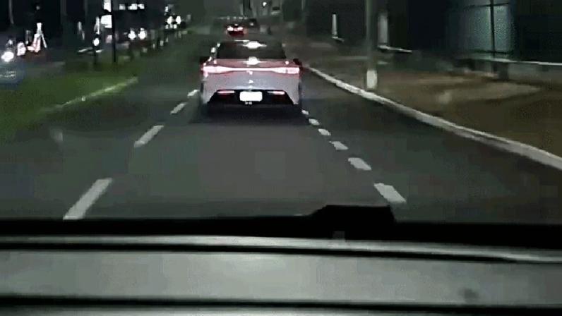 Donos de BYD são vítimas de brincadeira perigosa no trânsito — Foto: Reprodução/TikTok