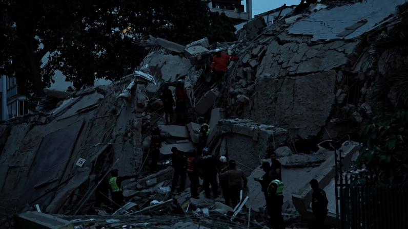 Terremotos de magnitude 7,2 e 7,5 atingem a Venezuela