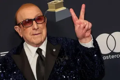 Clive Davis morre aos 94; magnata da música por trás de Whitney Houston e Springsteen