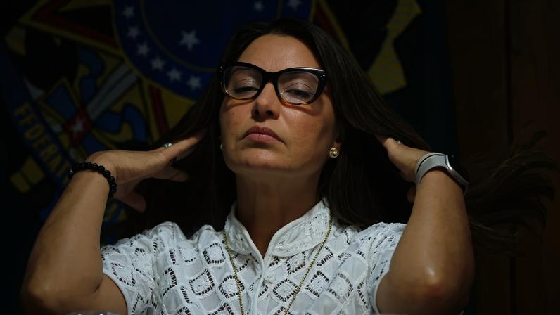 Janja da Silva disse ter pensado em pegar suas bolsas e as cachorras e ir para São Paulo. (Foto: André Borges / EFE)