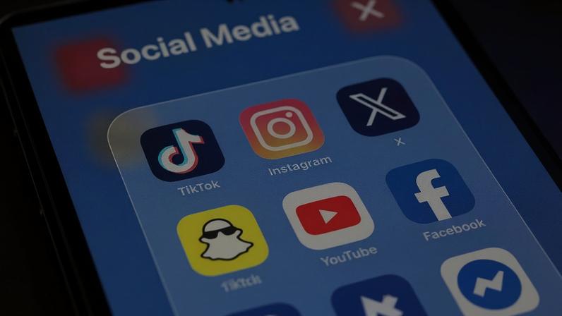 Austrália aumenta pena para plataformas que violarem ban de redes sociais