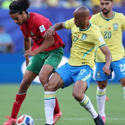 Fabinho, com chuteira preta e sem clube, é testado como titular na seleção