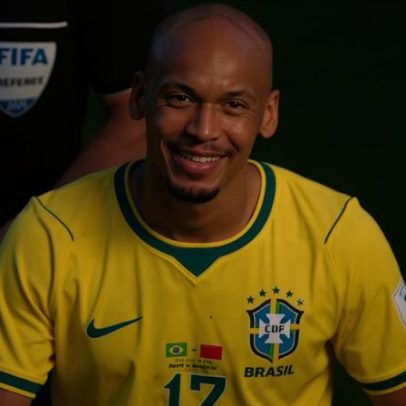 Fabinho recebe atendimento após sangramento no nariz durante Brasil x Marrocos