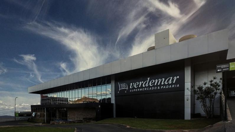Fachada de uma unidade da rede mineira de supermercados Verdemar