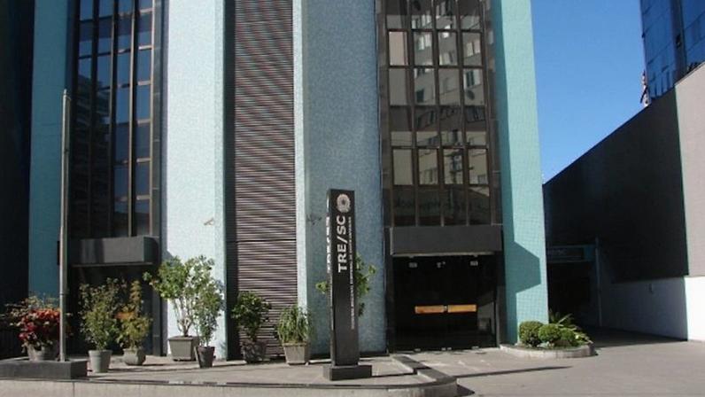 Justiça suspende pesquisa eleitoral em SC que usou base de dados do MA