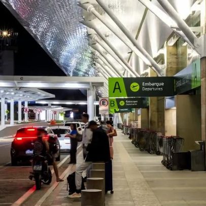 Mulher de Serra Leoa obtém passaporte após seis meses no aeroporto de Belém