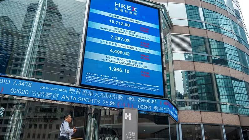 Fachada da bolsa de valores de Hong Kong — Foto: Lam Yik/Bloomberg