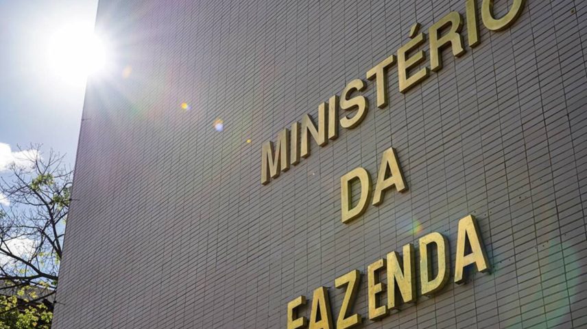 Imagem colorida da fachada do Ministério da Fazenda