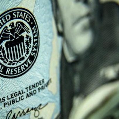Dólar sobe para R$5,14 após BC cortar Selic, inflação piora