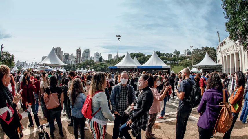 Feira do Livro 2026: enquanto as tribos encolhem, os leitores ocupam a praça