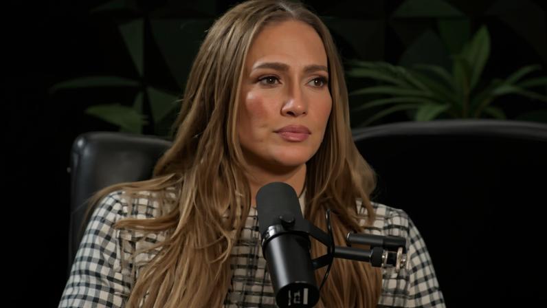 Jennifer Lopez e Fernanda Torres — Foto: Reprodução/YouTube/Sony Pictures