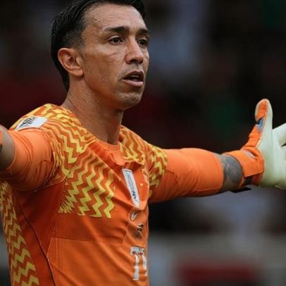 Samir classifica de covarde a decisão de Bielsa de tirar Muslera