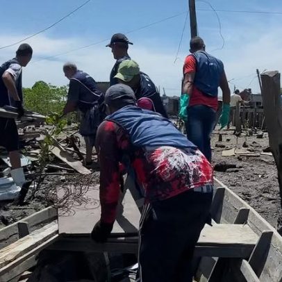 Projeto com pescadores artesanais retira 160 toneladas de lixo do litoral de SP