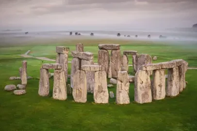 Versão mais antiga de Stonehenge encontrada a três milhas do sítio principal