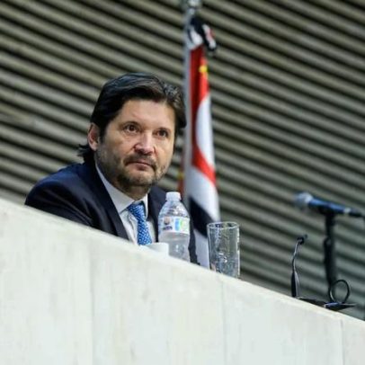 Aliado de Tarcísio, mesmo inelegível, mantém Eduardo Bolsonaro como suplente