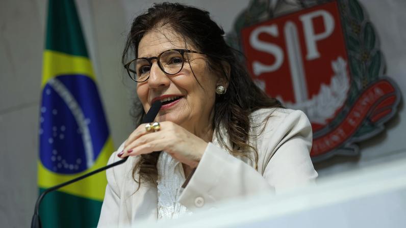 Recém-sancionada, homenagem a Olinda Bolsonaro é vista como antidemocrática por Beth Sahão. (Foto: Rodrigo Costa/Alesp)