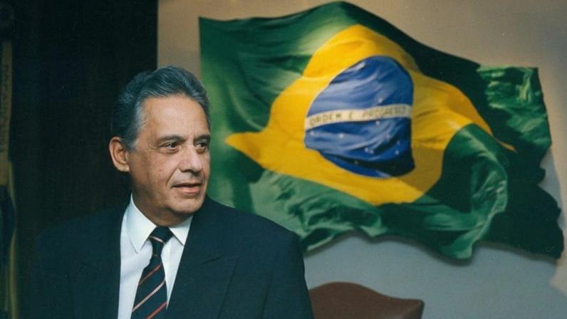 Jovens de PT e PL avaliam prós e contras de FHC aos 95 anos