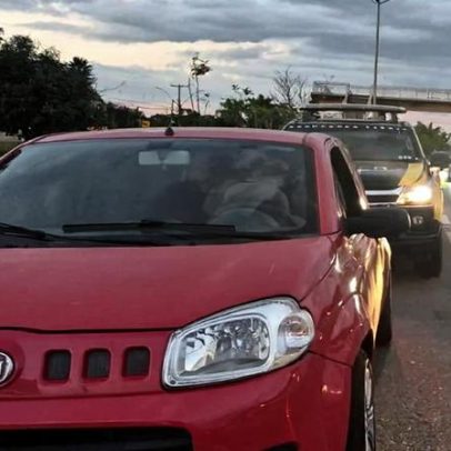 Fiat Uno com R$ 76 mil em débitos é apreendido sem CNH
