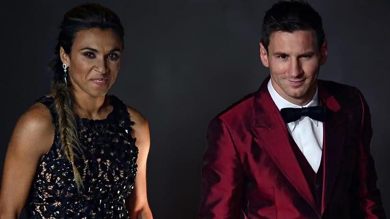 Marta ao lado de Messi, durante a cerimônia do prêmio Bola de Ouro, em Zurique