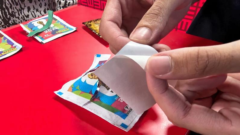 Imagem mostra figurinhas - Metrópoles