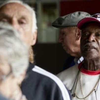 Idosos que dormem mais de 9 horas têm maior risco de perder mobilidade
