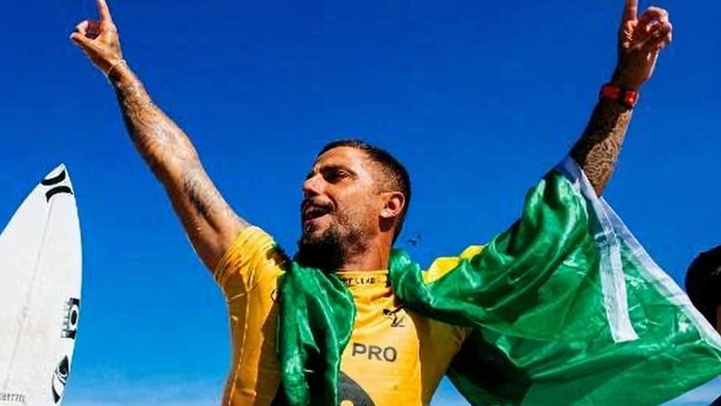 Filipe Toledo é tetracampeão da etapa do Rio