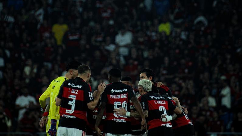 Homem é condenado a pagar R$ 10 mil ao Flamengo por anel falsificado