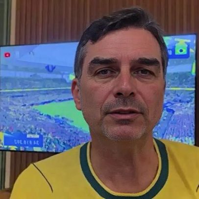 Flávio reage a citação de Michelle sobre desrespeito do enteado