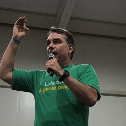 Flávio Bolsonaro elogia reforma agrária e Bolsa Família na Bahia