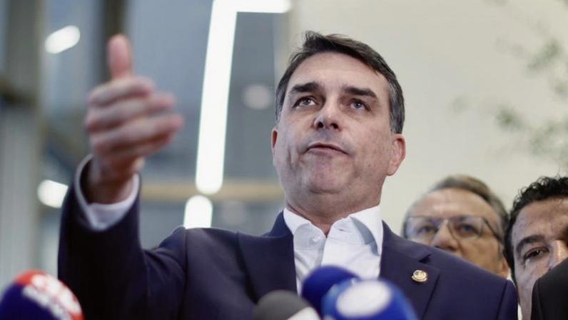 Flávio Bolsonaro (foto) participou de evento organizado pela CNI, em Brasília