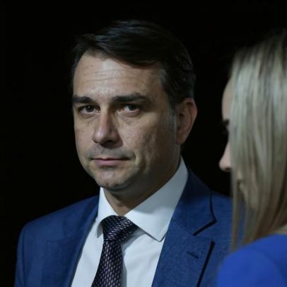 PF conclui que Flávio Bolsonaro cometeu calúnia contra Lula