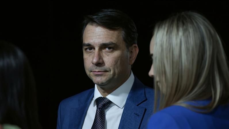 PF afirmou que Flávio Bolsonaro cometeu crime de calúnia ao associar Lula ao tráfico internacional de drogas em publicação nas redes sociais. (Foto: Carlos Moura/Agência Senado)