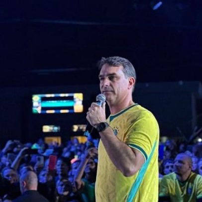 Flávio Bolsonaro critica Lula e aponta desigualdade na distribuição