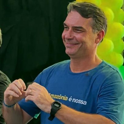 Eduardo publica imagem da recepção a Flávio em Belém, lembrando o pai