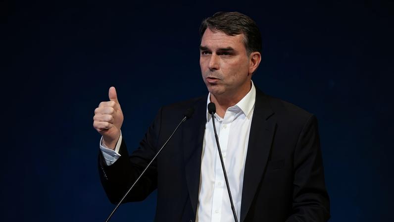 Flávio afirma que governo Lula seria parceiro de grupos narcoterroristas