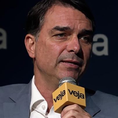 Flávio Bolsonaro diz que Lula é o único a defender tarifa no Fórum Rumos