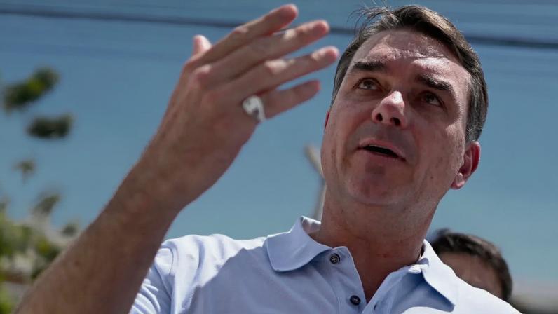 A candidatura à Presidência de Flávio Bolsonaro será oficializada pelo PL no fim de julho, em São Paulo. Ainda falta definir vice. (Foto: André Borges/EFE)